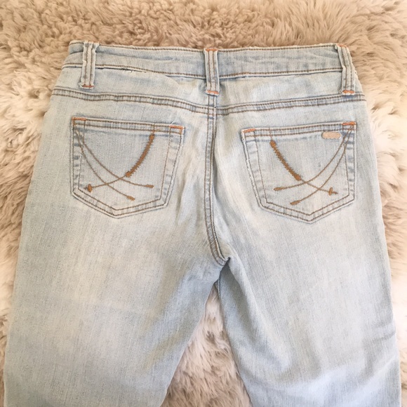 DOLLHOUSE jean capris - Picture 3 of 4